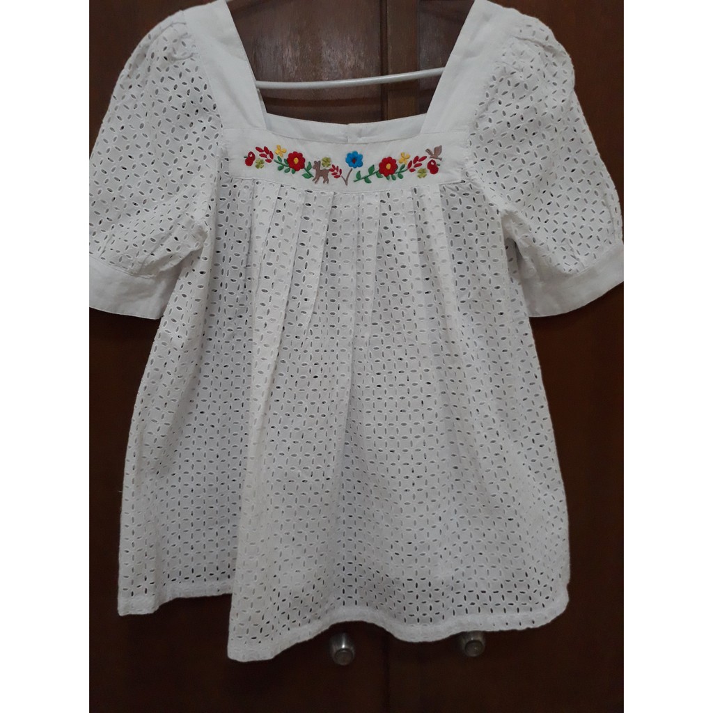 atasan putih aksen bordir