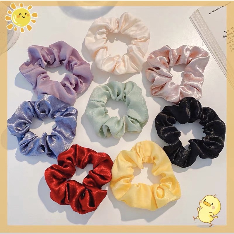 IKAT RAMBUT SCRUNCHIE SATIN SILK GLOSY IMPORT KOREA / SCRUNCHIE JUMBO WARNA WARNI / IKAT RAMBUT MOTIF KEREN ESTETIK MIRIP ARTIS / CEPOL HIJAB / HAIRBAND KUNCIRAN UNIK / AKSESORIS FASHION WANITA GOOD QUALITY / PREMIUM KOREA STYLE