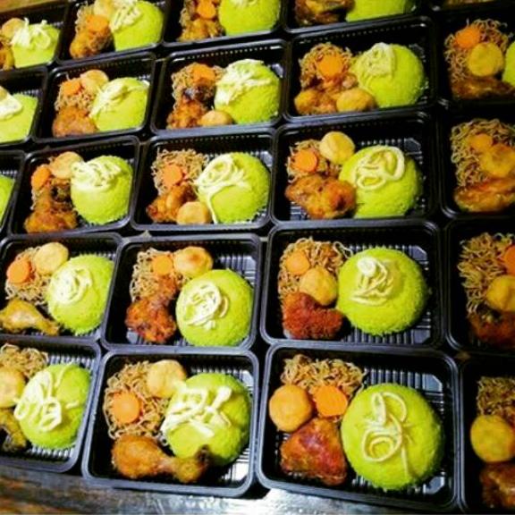 

Maxi Promo--Nasi kuning paket hemat ayam higienis, halal dan murah