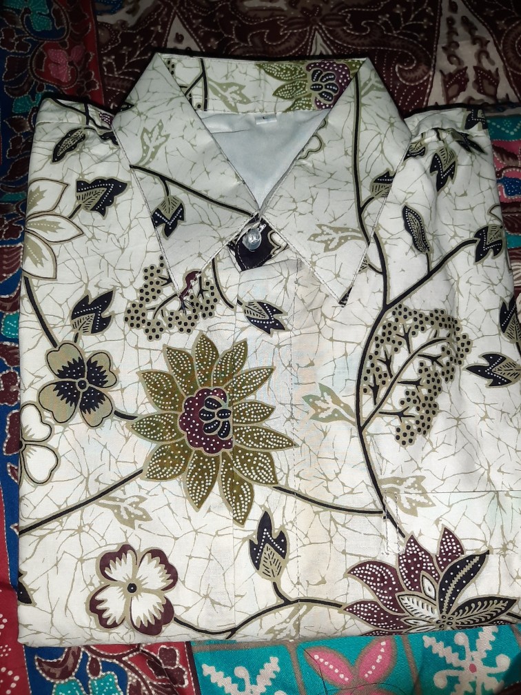 Kemeja Batik Pria Lengan Panjang Kembangan Putih Lapis Furing Batik Solo
