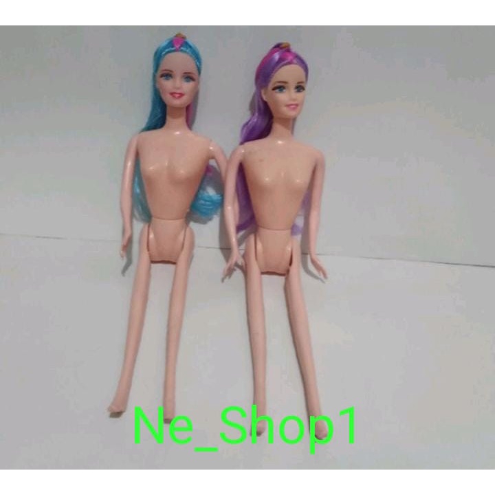 Boneka Barbie rambut pendek berwarna lucu dan imut