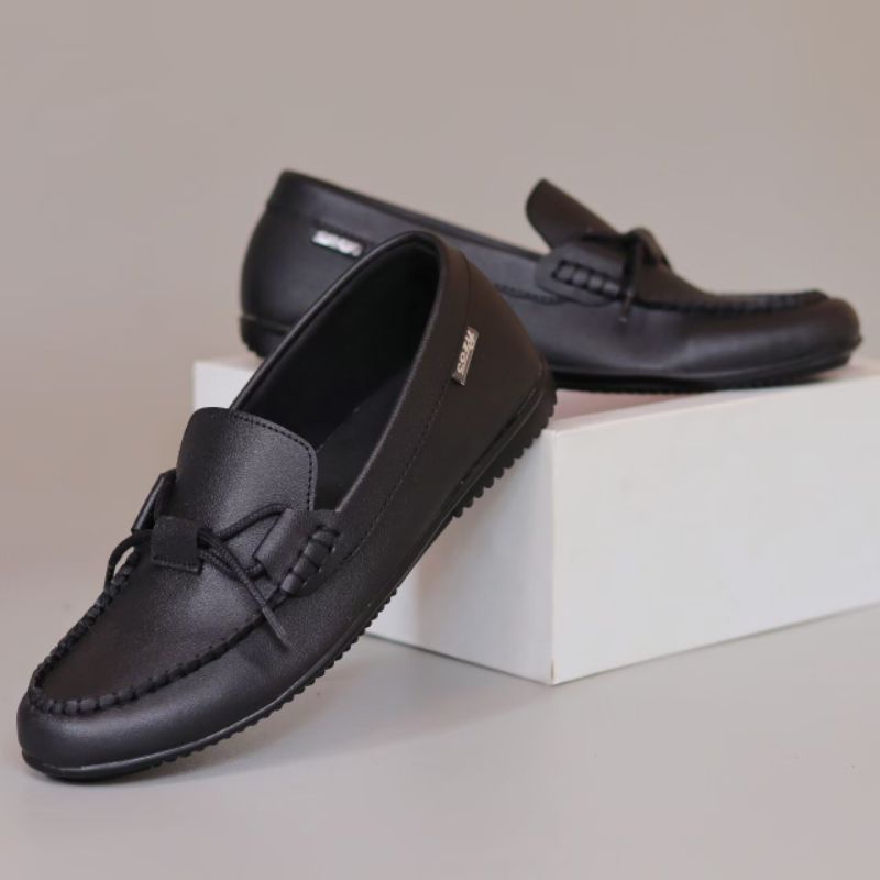 Xshoesbdg.id X Kyoto Sepatu Kasual Pria Slip On Pria Formal Kulit Sintetis Santai Kerja Kondangan