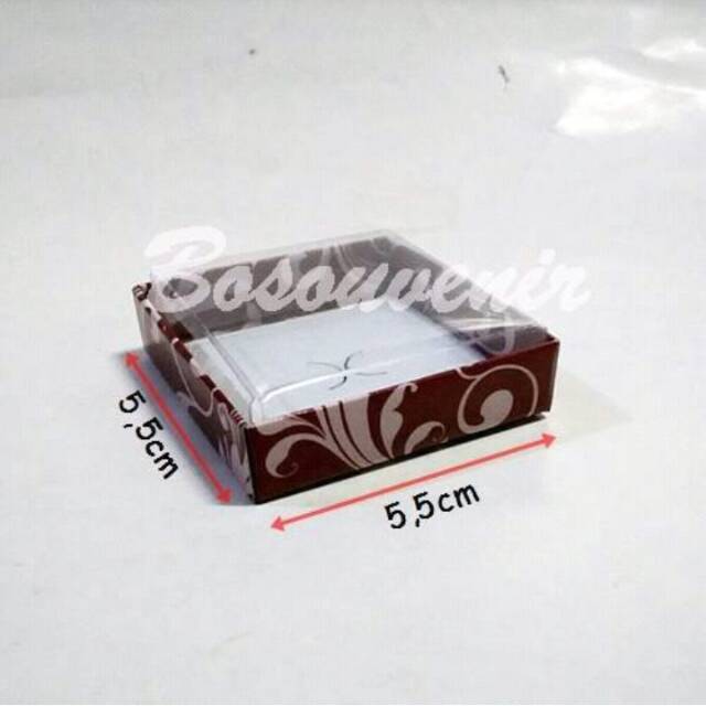 

Box souvenir ukuran 5.5cm x 5.5cmx 1.5cm