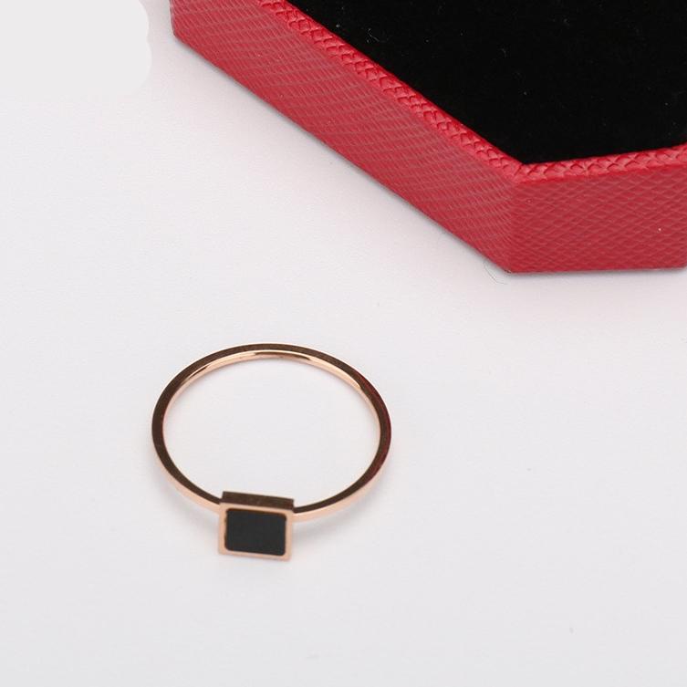 5J1 Cincin tipis hitam segi4 titanium Karet