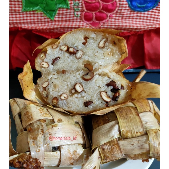 

PO Min. 5pcs Ketupat Ketan Kacang Merah Khas Kalimantan