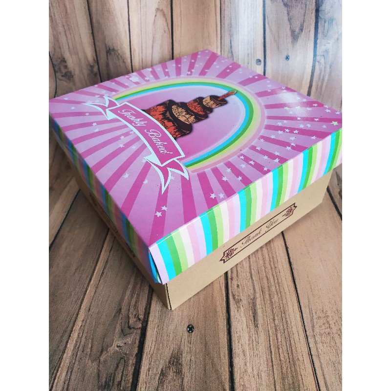 

DUS CORRUGATED UK 22x22x10, ISI 10pcs, BAHANTEBAL, MURAH, BERKWALITAS