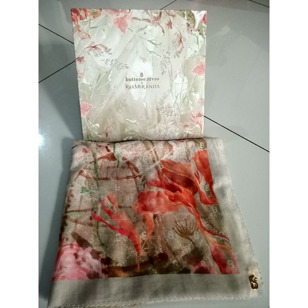 buttonscarves ria miranda abalone