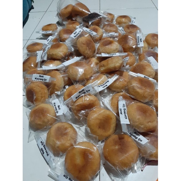 

roti kacang ijo roti coklat roti pisang donat