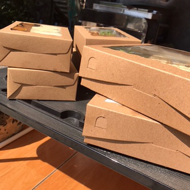 Dus Brownies/kue Kraft Laminasi Lubang Full Bukaan Depan  Uk. 16x11x5 Cm