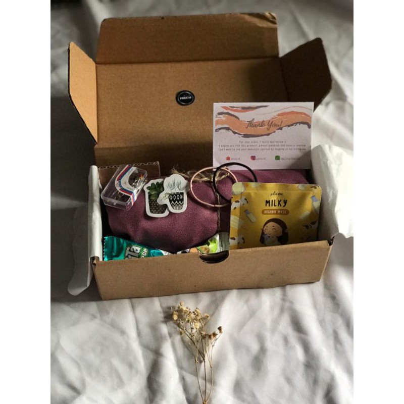 

Hampers / Kotak kado / Gift box Bergo Maryam Tali Non pad Bahan Moscrepe Premium Tebal Murah