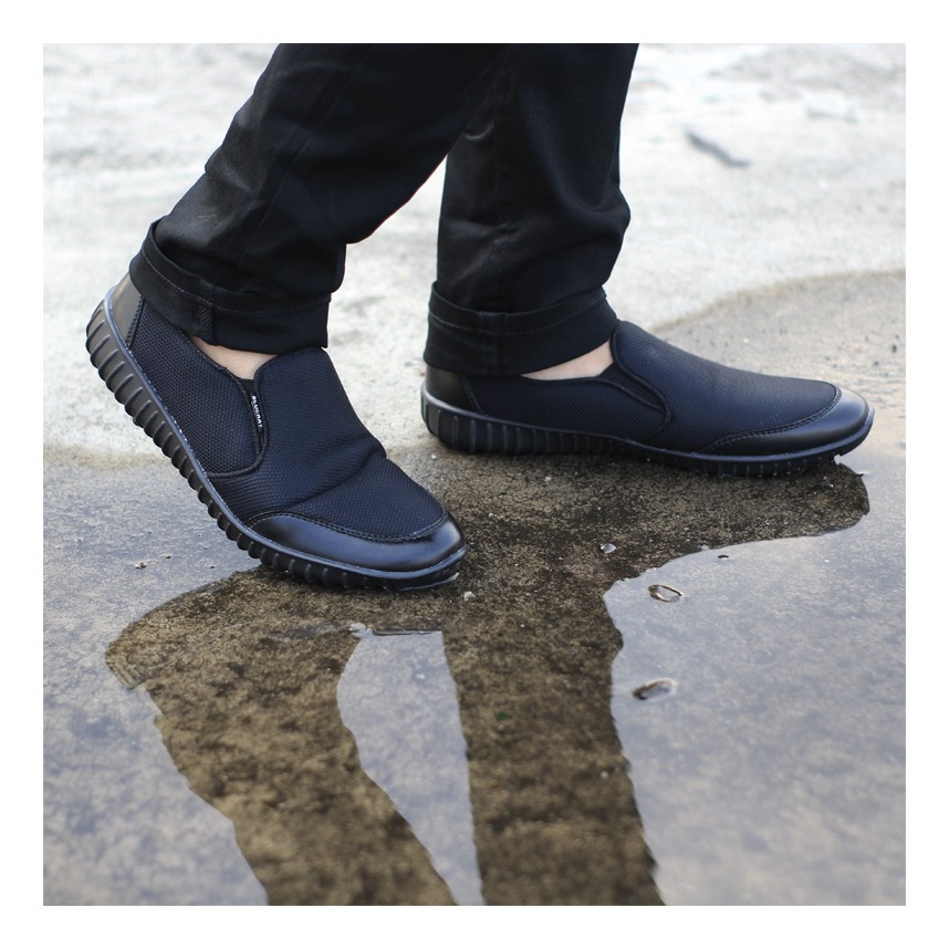 Sepatu Casual Pria Slip On Blucart Frieza | Shopee Indonesia