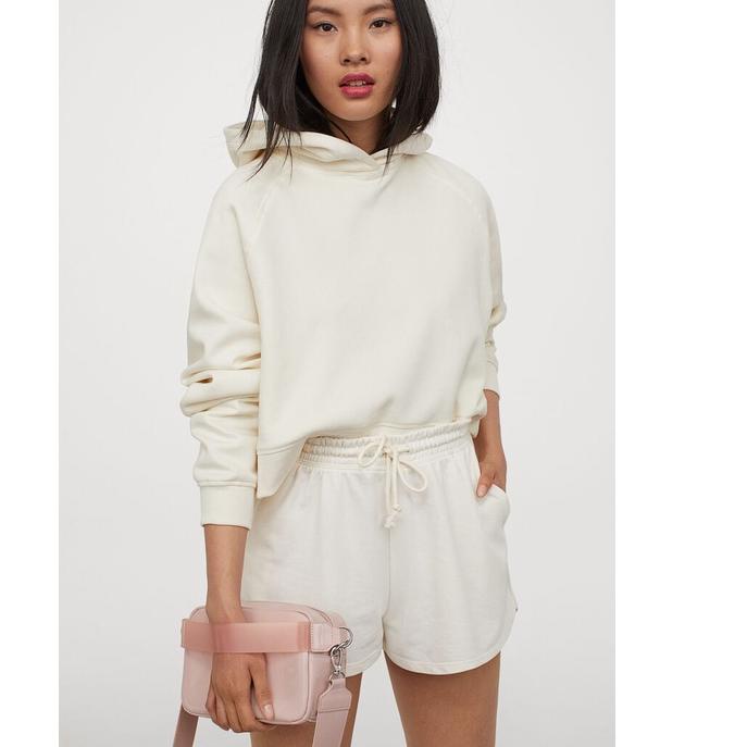 ↚ SHORTPANTS H&M / SWEATSHORT H&M / SHORTPANTS HNM / SWEATSHORT HNM / CELANA PENDEK WANITA / CELANA 