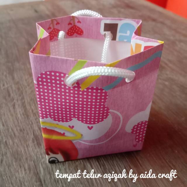 

Tempat telur aqiqah kertas kado
