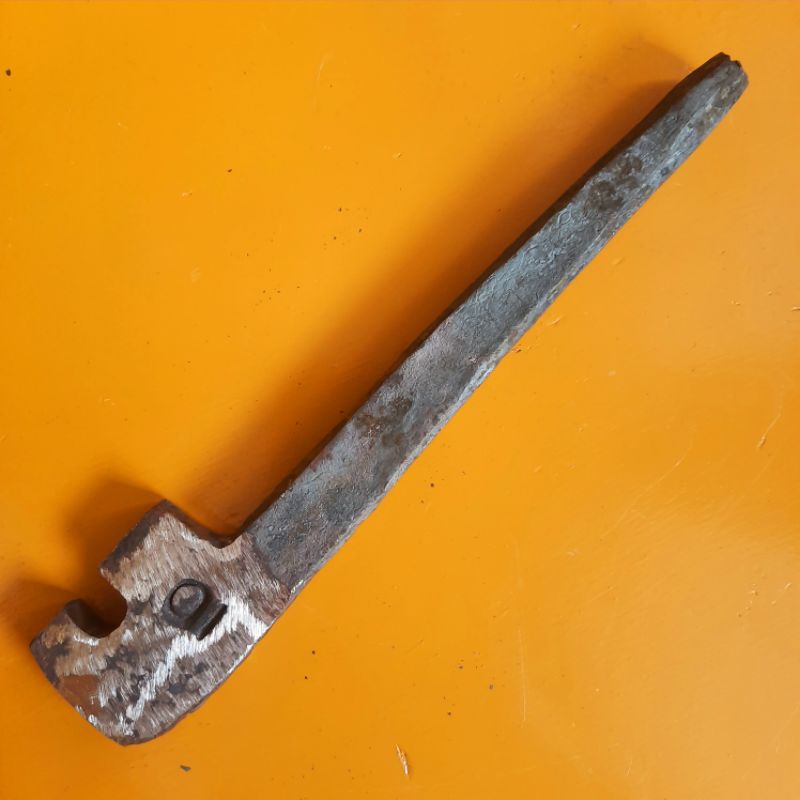 Kunci besi 10 mm alat penekuk / pembengkok besi beton / besi behel