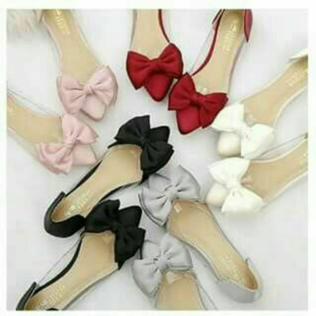 

Ballet mika pita,warna(merah,hitam,pink,abu) bahan satin halus.