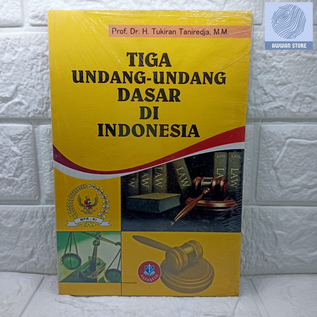 

Tiga Undang-undang Dasar di Indonesia - Tukiran Taniredja