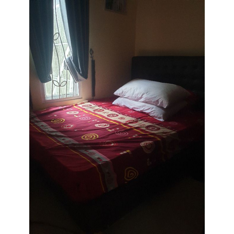 Tempat Tidur, Headboard dan Kasur Central bekas ukuran 160 cm x 200 cm