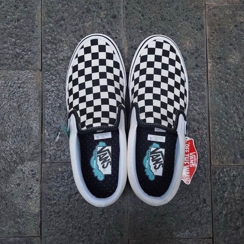 VANS SLIP-ON COMFYCUSH CHECKERBOARD(RESMI PT.NAVYA INDONESIA)