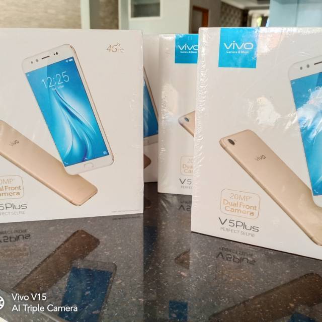 HP VIVO V5 Plus RAM 4 GB, Memory Internal 64 GB, Kamera Depan Dual 20 MP