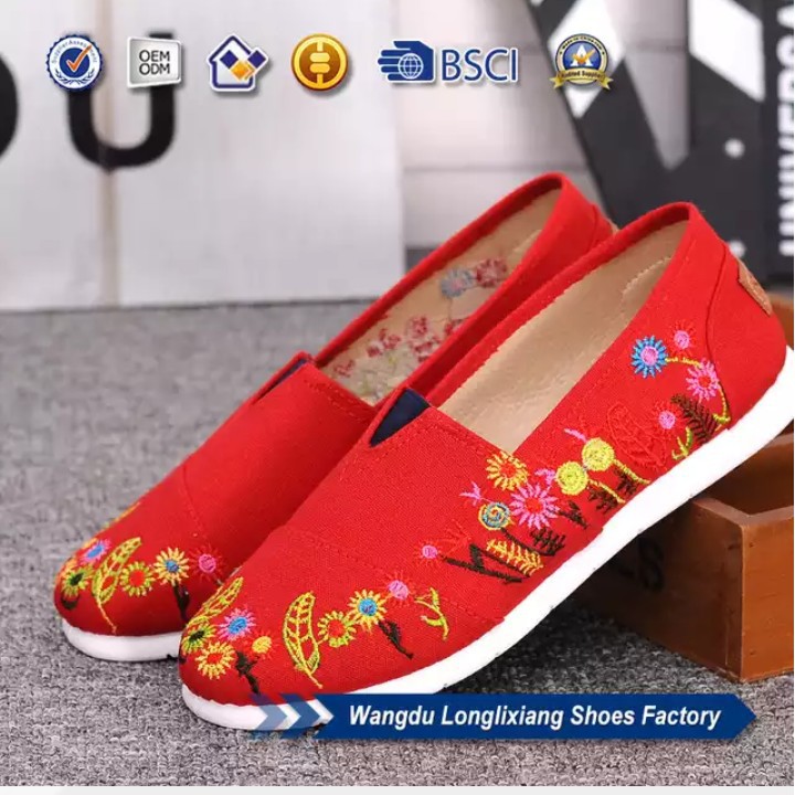 HD SEPATU WANITA SLIP ON WAKKAI FLOWERS BEST SELLER MURAH - BIRU MERAH DAN KREM