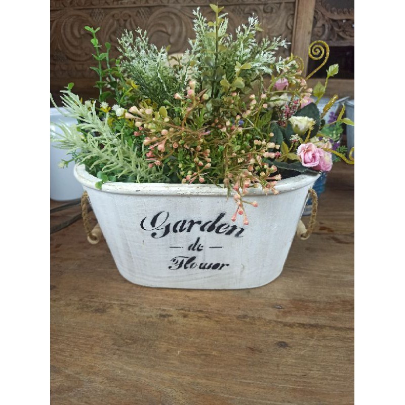 Bunga Hias plastik beserta potnya