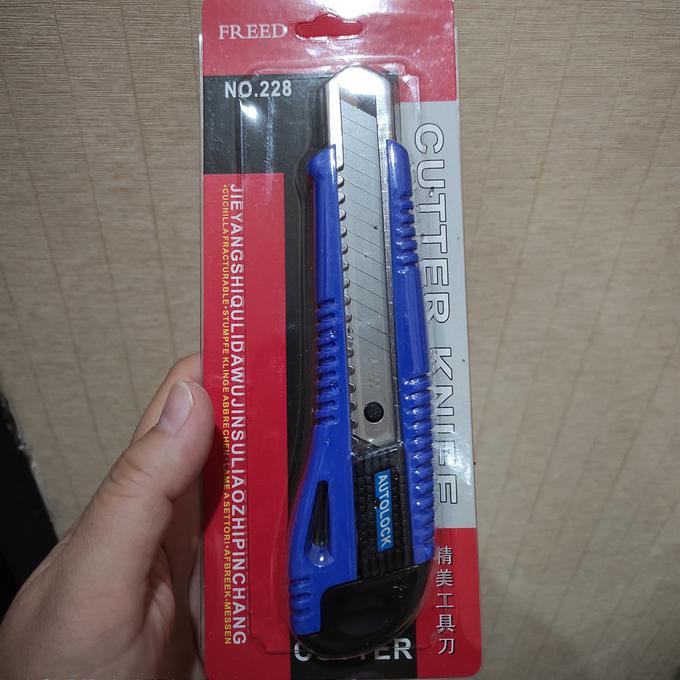 

Produk Unggulan Pisau Cater Cutter Dapet Isi Refill 1 Pcs Trendi