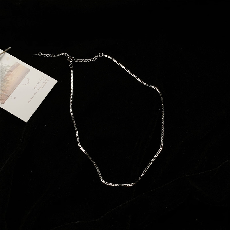 We Flower Kalung Choker Rantai Pendek Warna Silver Untuk Wanita