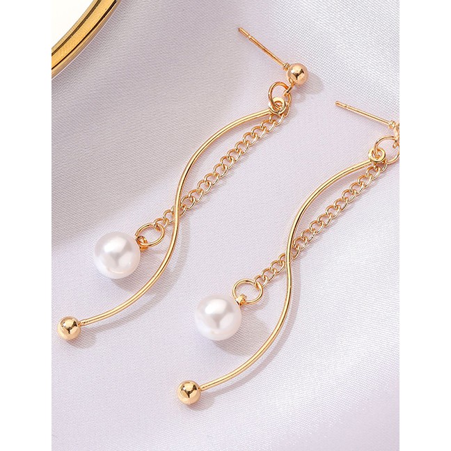 LRC Anting Tusuk Fashion Kc Gold Fringed Wave Pattern Pearl Alloy P98188