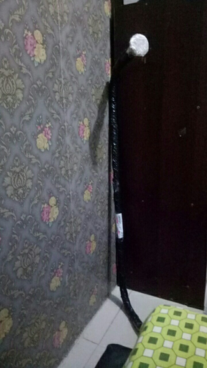 Gantungan  Baju  Dinding  Stainless