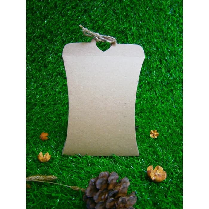 

READY STOCK STANDING PILLOW BOX BESAR DENGAN TALI ,UKURAN 15,5 X 11 X 2,5 Cm