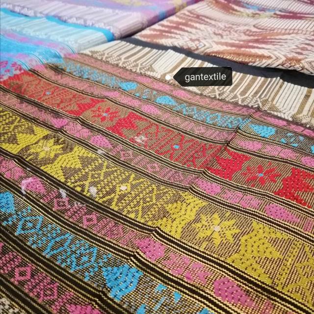 Songket Palembang sarung dan selendang