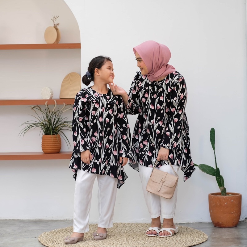 BAJU BLOUSE COUPLE IBU DAN ANAK BAJU ATASAN COUPLE IBU DAN ANAK KAULA TULIP BLACK