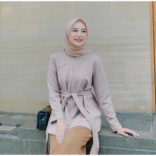 Ruby blouse by vanilla hijab