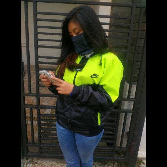 jaket parasut nike windrunner hijau stabilo hitam sport sporty parasit