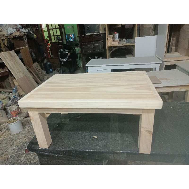 Meja lesehan kotak