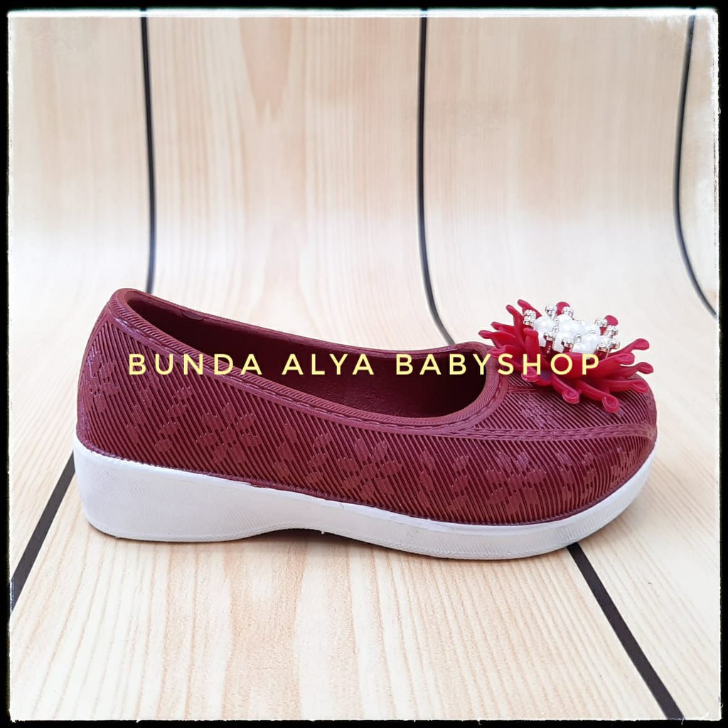 Sepatu Anak Perempuan Usia 6 Bulan 1 Tahun Size 20 - 21 Lentur - Sepatu Anak Cewek Slip On Karet Anti Licin Marun