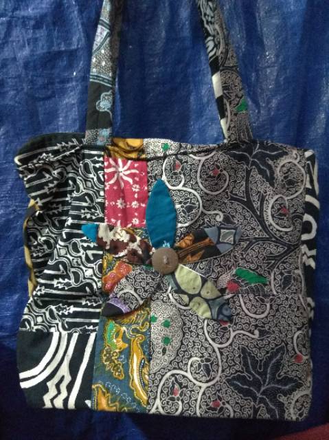 TAS BATIK PERCA DENGAN BUNGA UKURAN 25 x 25 cm - HAND BAG WANITA - SOUVENIR KHAS JOGJA