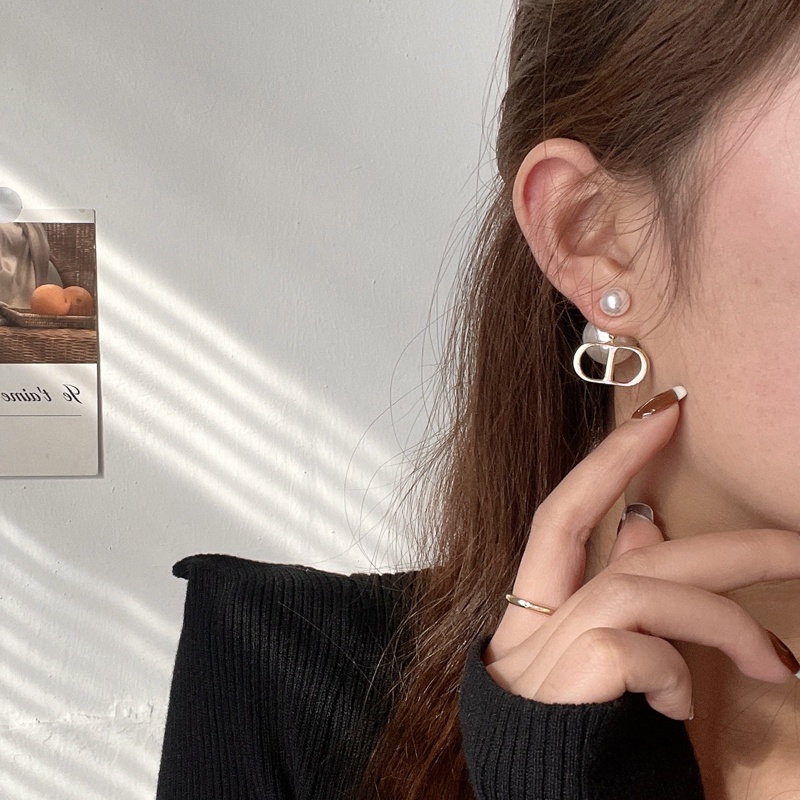 Anting Mutiara Desain Huruf Gaya Retro Untuk Wanita