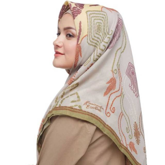Ria Miranda Essential Namara Scarf