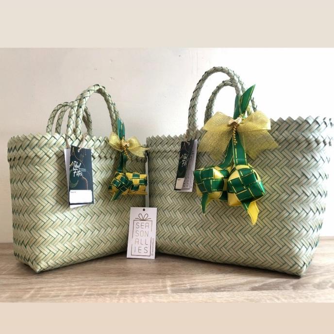 

Sale!!! Parcel Hampers Lebaran Idul Fitri Isi 2 / 3 Toples Snack Pilihan Enak - Paling Dicari