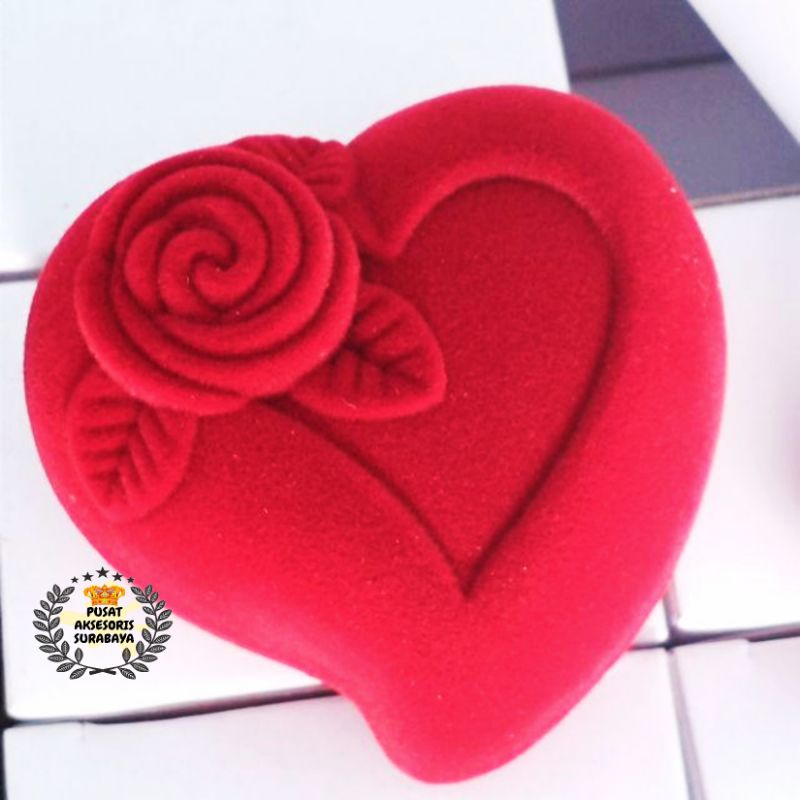 BOX CINCIN PASANGAN ROMANTIS UKIRAN LOVE MAWAR MERAH