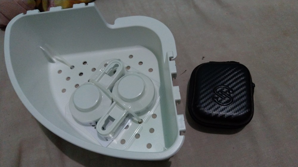 Unit Rak Sudut Dengan Plastik Isap / Rak Sudut Plastik / Rak Kamar Mandi, Putih Ti1423