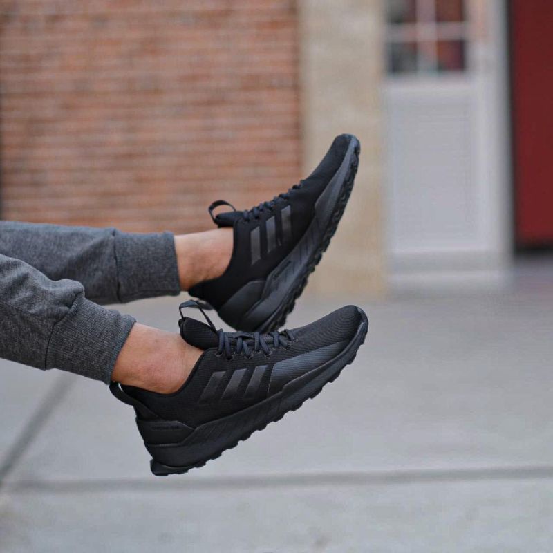 Sepatu Questar Trail All Black ORIGINAL PREMIUM QUALITY BNIB Sepatu Pria / Sepatu Pria / Sepatu Hita