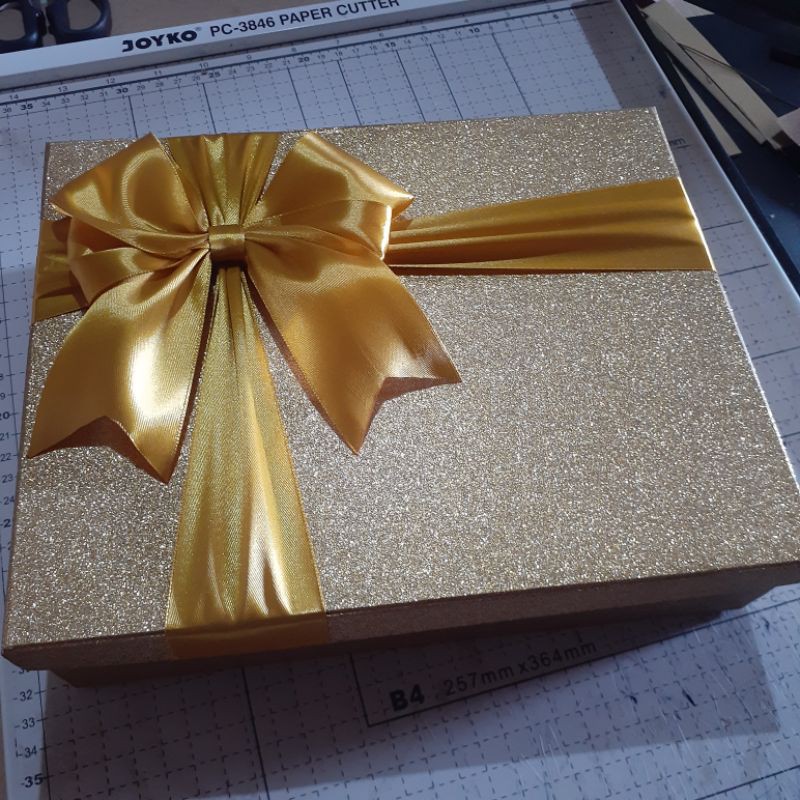 GIFTBOX CANTIK WARNA KUNING GOLD EMAS HARDBOX KOTAK KADO HADIAH ISTIMEWA