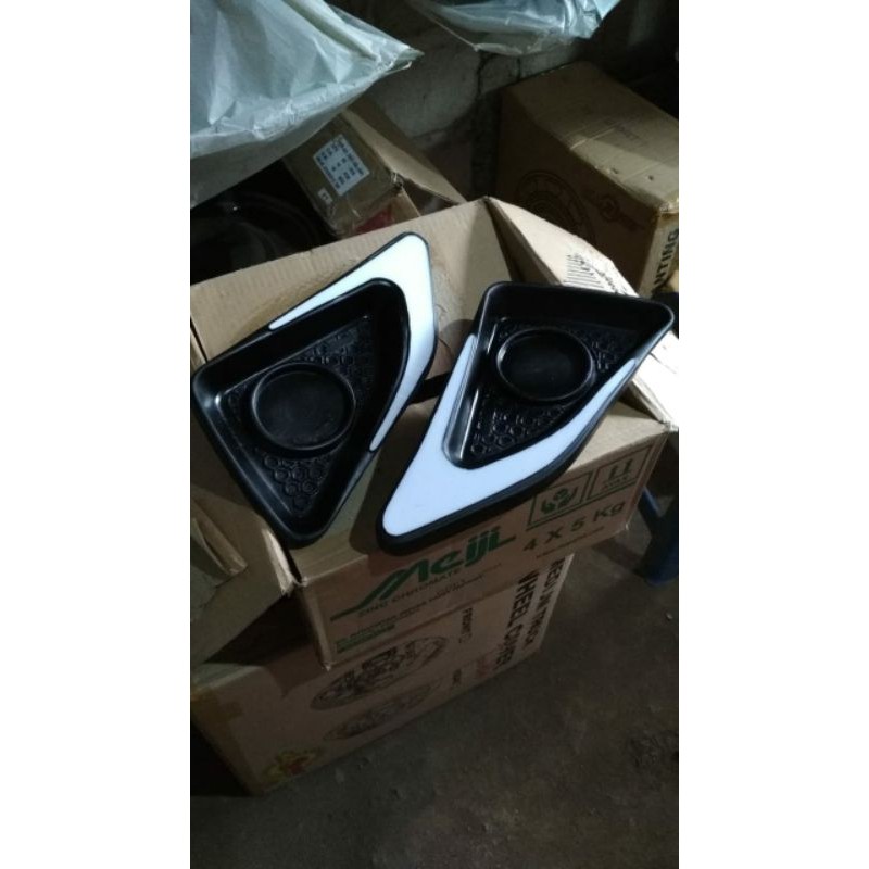 foglam garnis jet bus KW, bahan mika putih bisa dikasih lampu alis