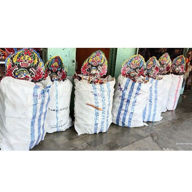 Barongan mainan / barongan anak / barongan kediri / reog thik / barongan spon / pecut / pecut bopo / reog / kendang / mainan / warok / kolor / sh / psht / sabuk / cemeti / jaranan /  kotak mori / samapur / slendang / barongsai / devil / kepang / senterewe