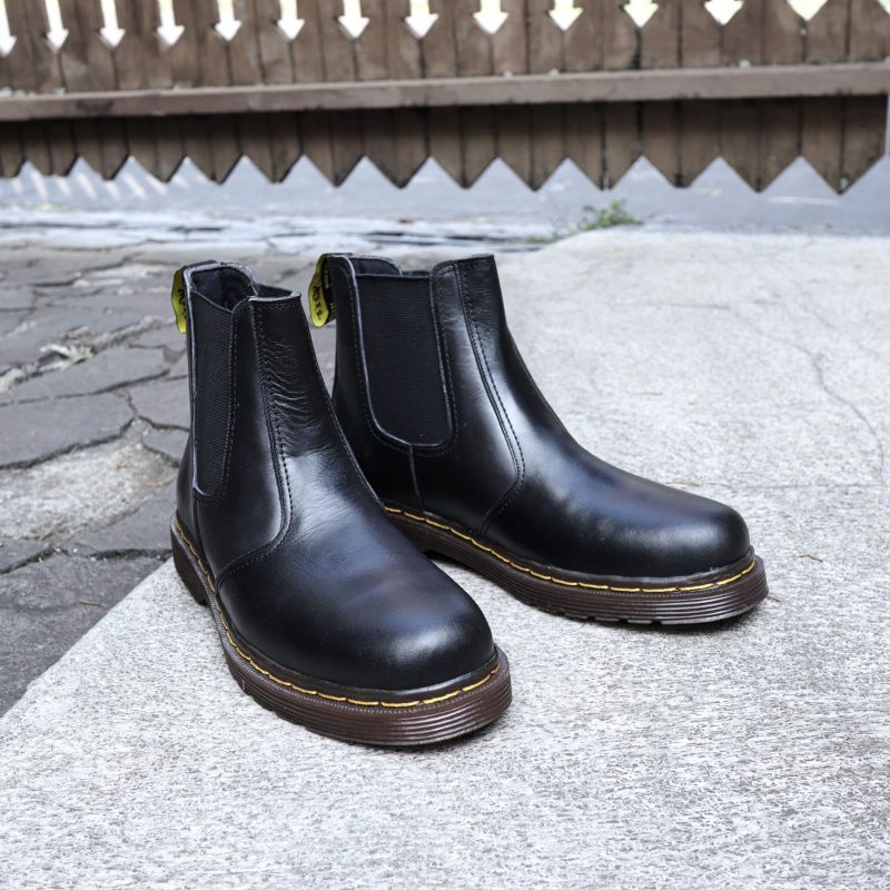 Chelsea boots pria hitam sepatu boots tanpa tali sepatu boots docmart Boston Footwear sepatu Chelsea boots kulit asli sepatu Chelsea boots docmart dokmart