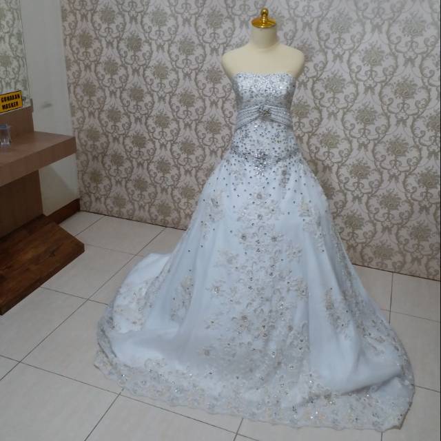 Preloved gaun pengantin ekor panjang.FREE ONGKIR