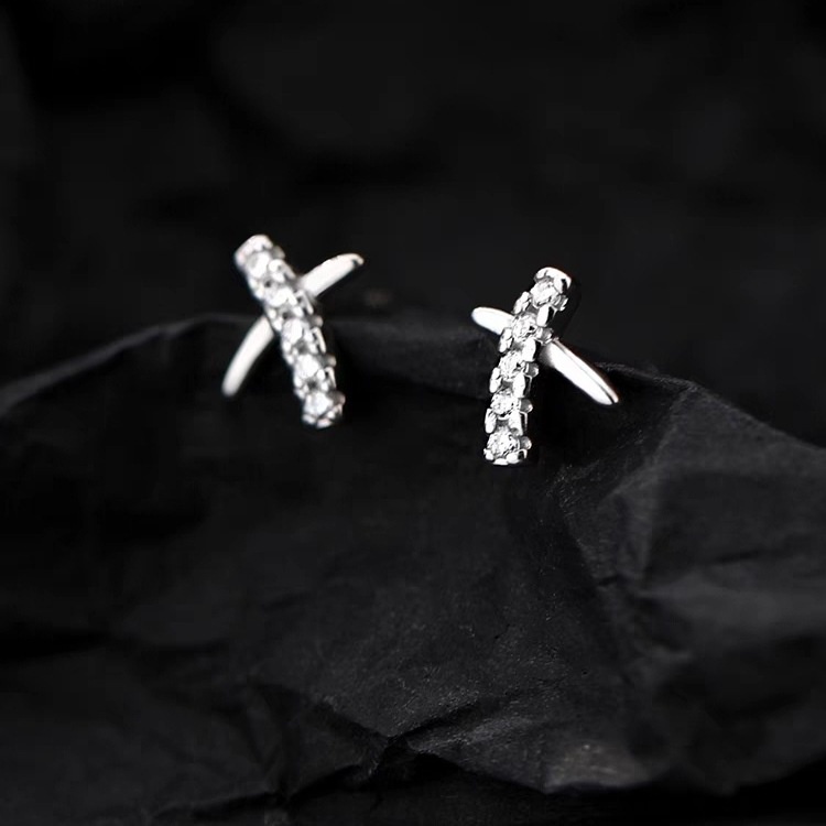 Anting Tusuk Motif Huruf X Bahan Alloy Hias Berlian Imitasi Warna Silver Untuk Wanita