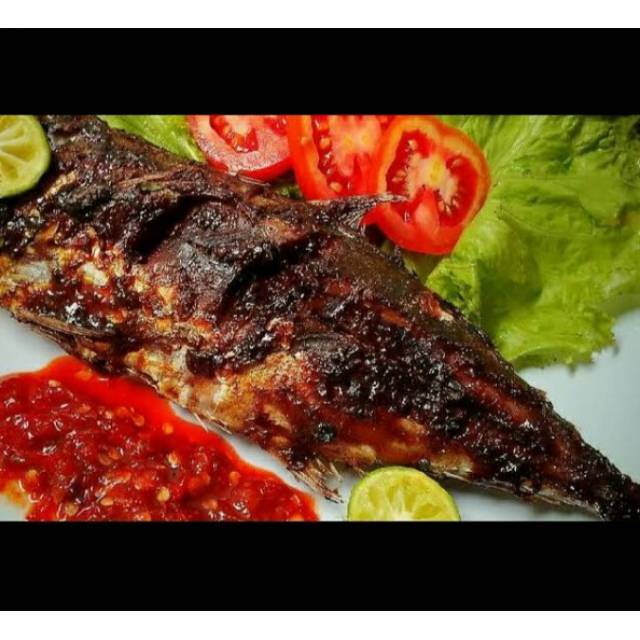 

Ikan Bakar Cakalang Enak, Halal sambal rica-rica, matha, iloni khas manado